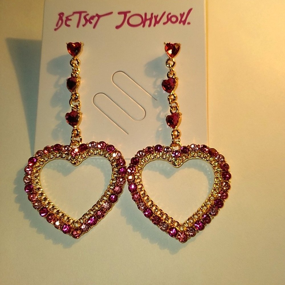 Gorgeous Betsey Johnson Heart Drop Earrings - Picture 2 of 3